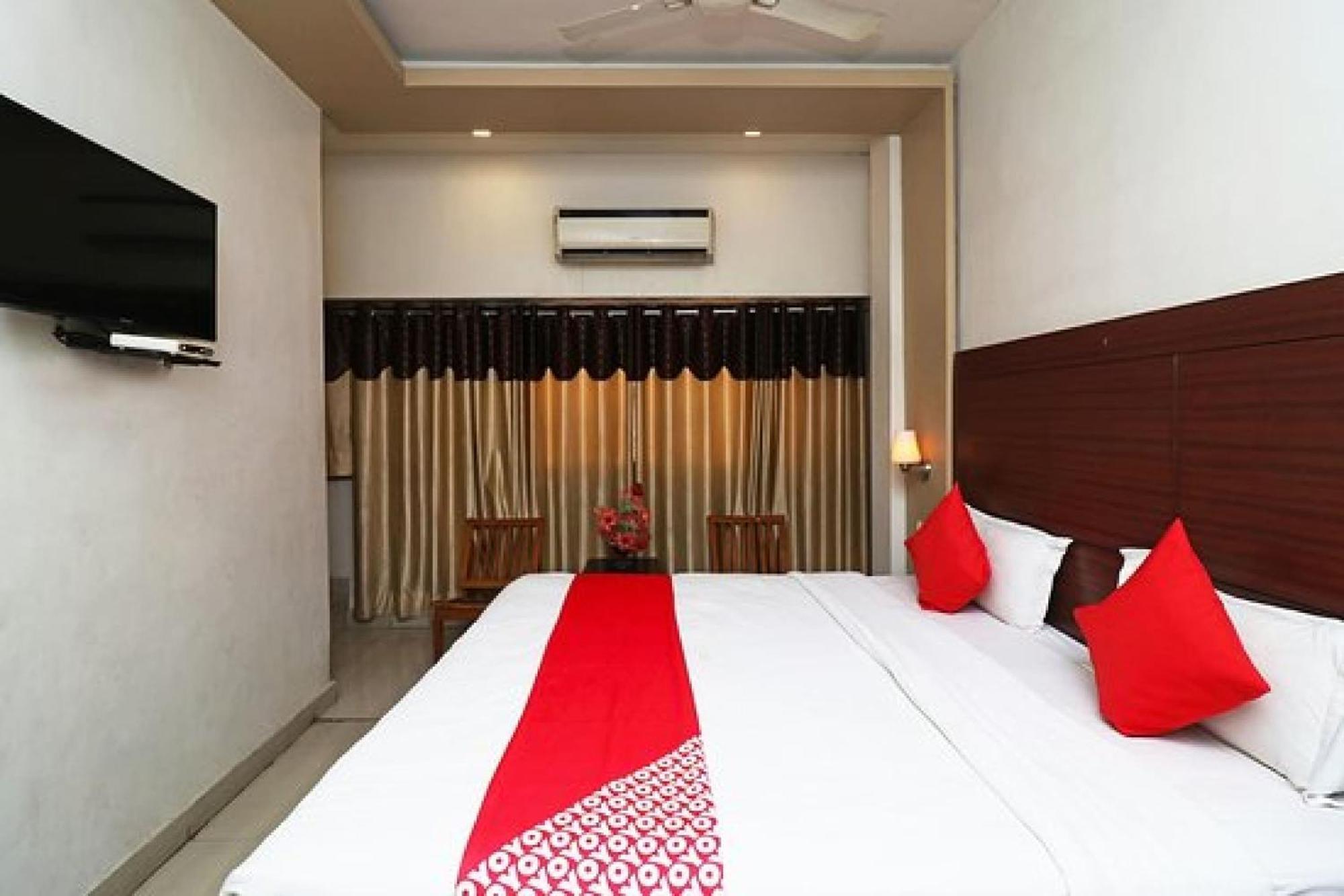 Capital O Hotel Surya Continental 勒克瑙 外观 照片