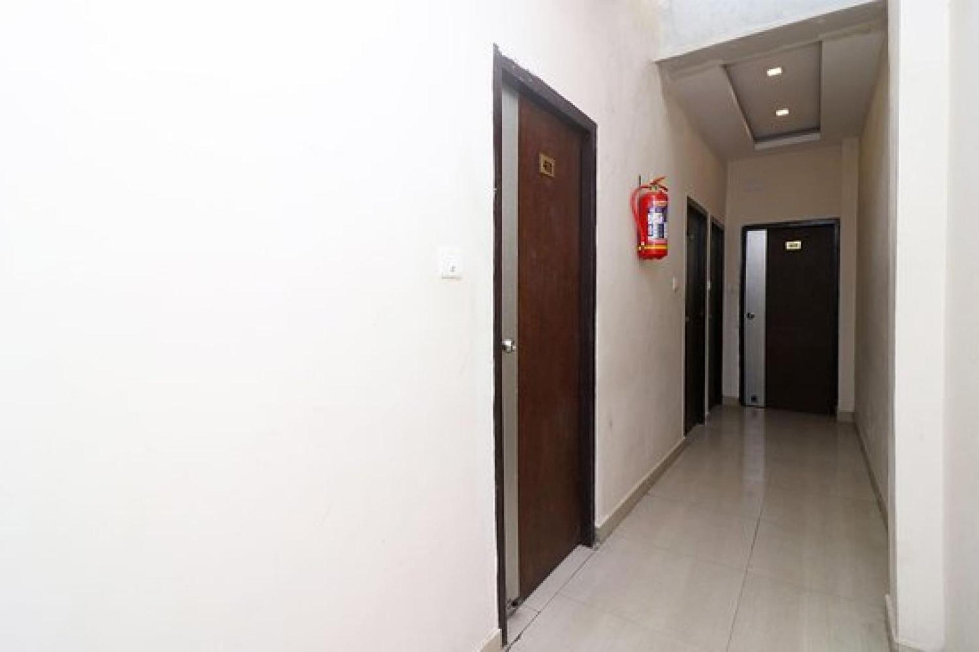 Capital O Hotel Surya Continental 勒克瑙 外观 照片