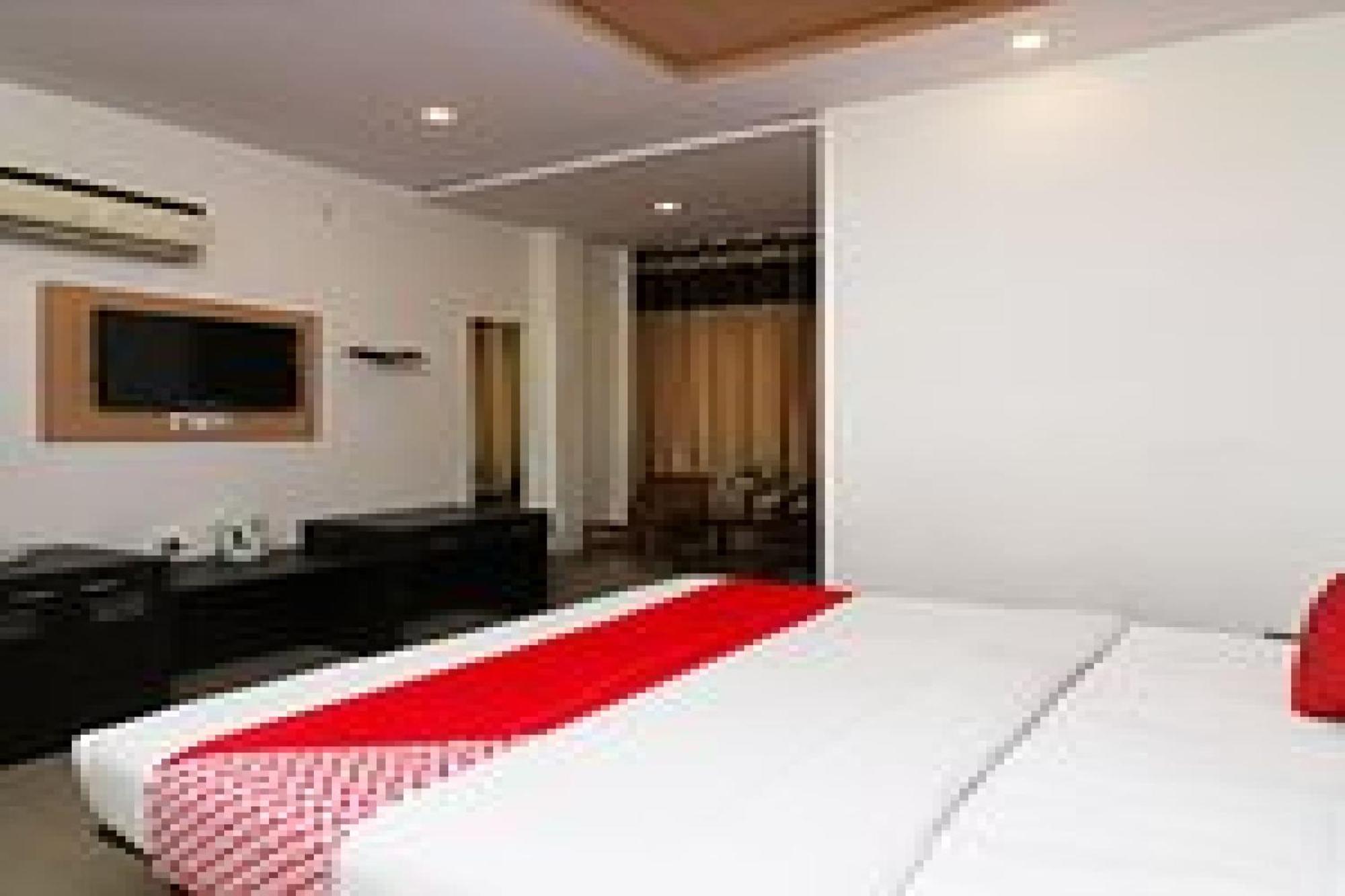 Capital O Hotel Surya Continental 勒克瑙 外观 照片
