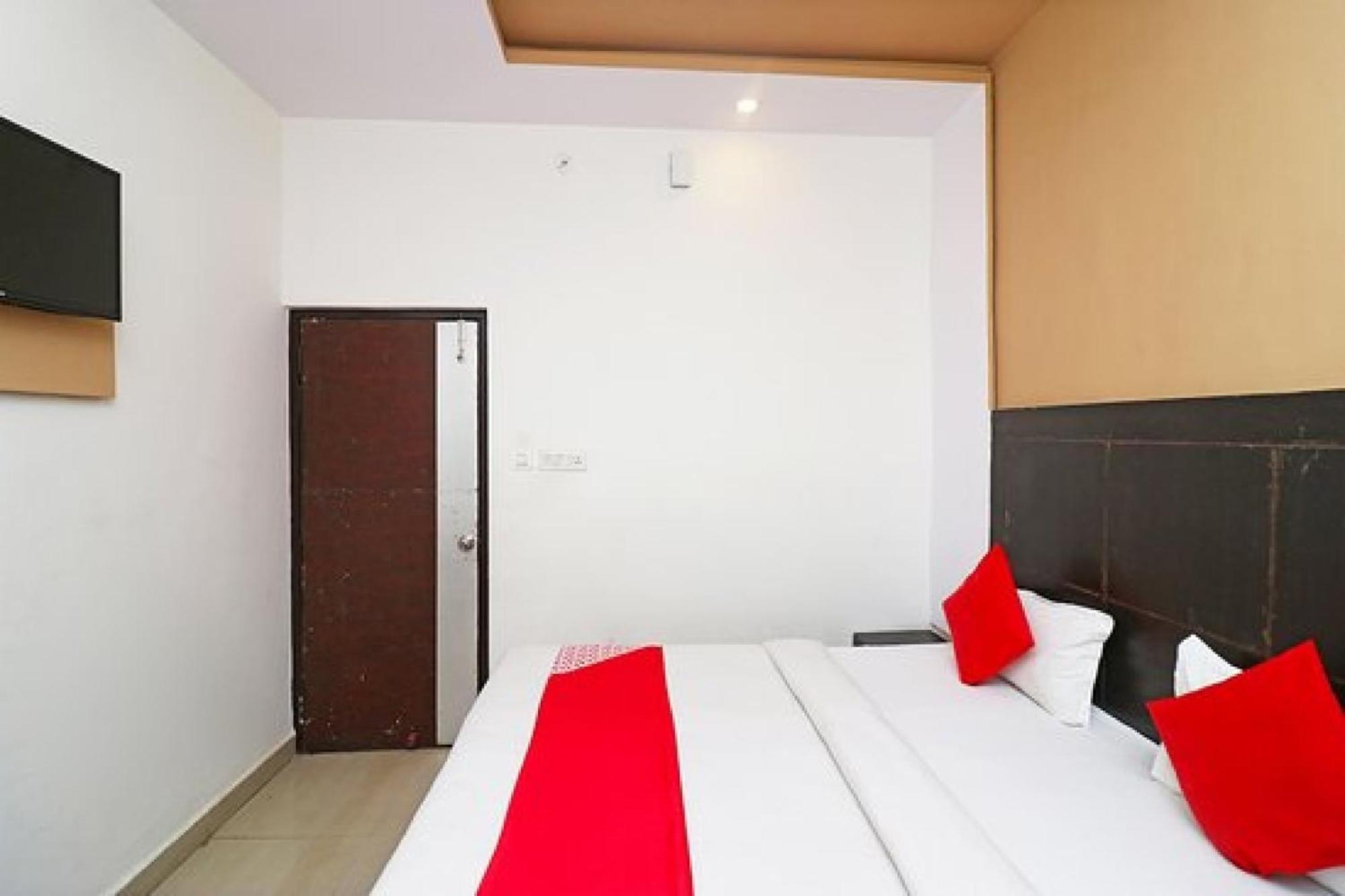 Capital O Hotel Surya Continental 勒克瑙 外观 照片